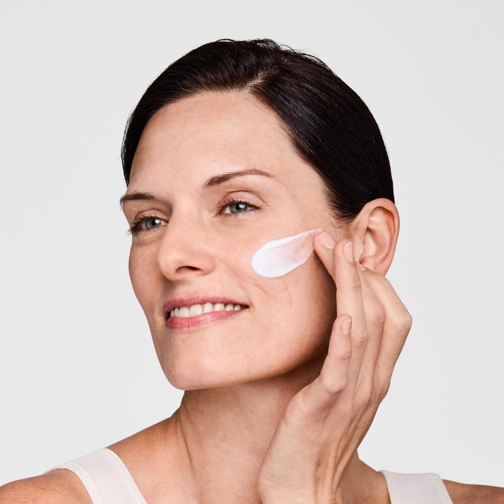 Estée Lauder DayWear Multi-Protection Anti-Oxidant 24H-Moisture Cream SPF 15 | Anti-Aging Moisturizer | Face Cream for Normal/Combination Skin, 1.7 Ounce